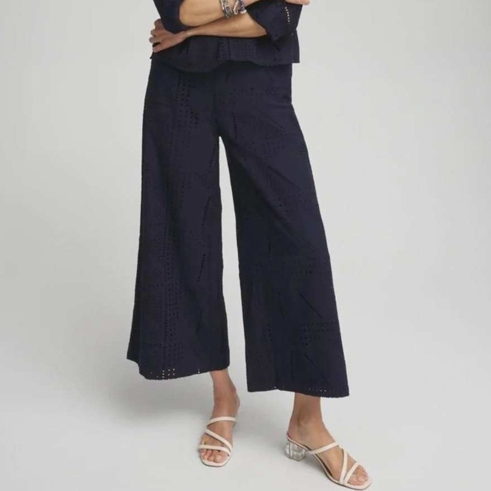 Chicos Navy Blue Eyelet Embroidered Wide Leg Crop Pants Size 2.5 US 14 Cotton